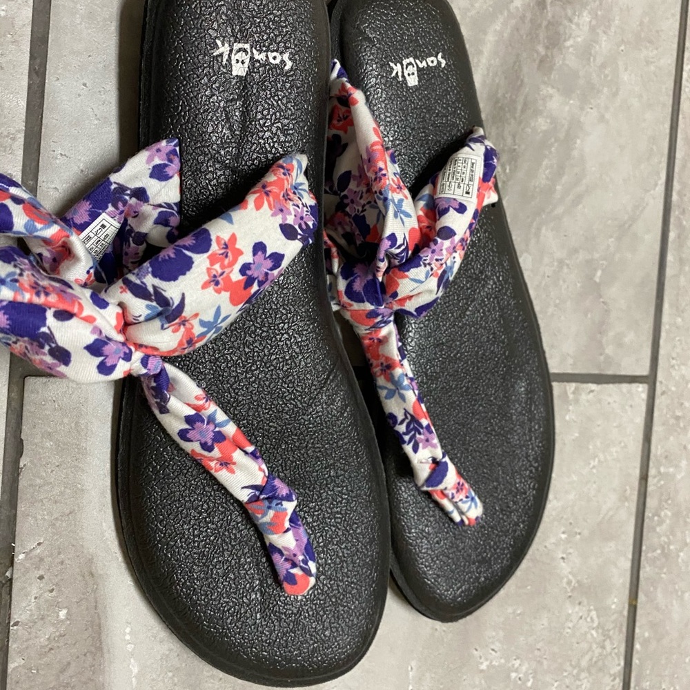 Sanuk sling backs